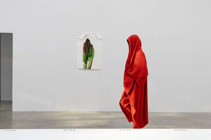 Issey Miyake presenta una colección en colaboración con el diseñador francés Ronan Bouroullec